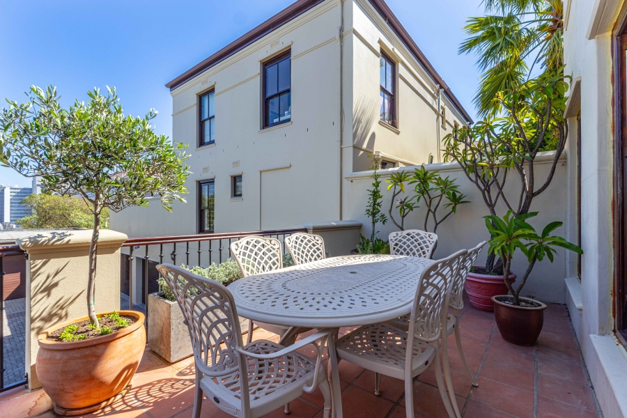 3 Bedroom Property for Sale in Sea Point Western Cape